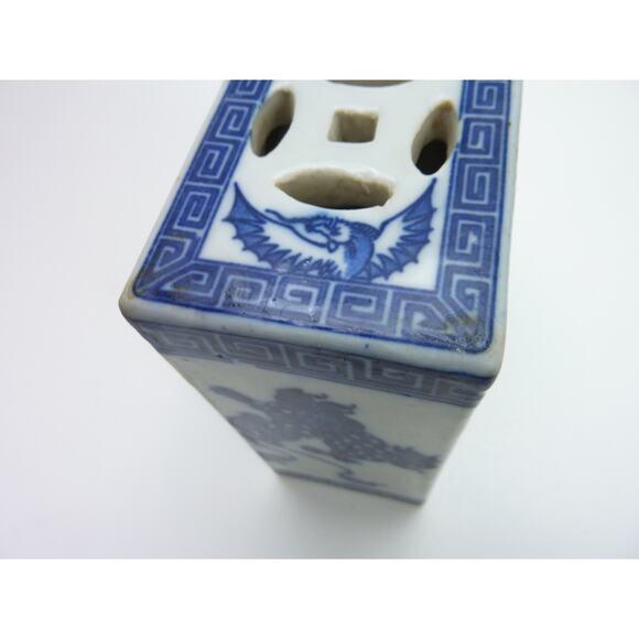 Vintage Foo Dog Ceramic Pillow Chinese Guardian Lion -  Blue White Flower Frog - Picture 7 of 7